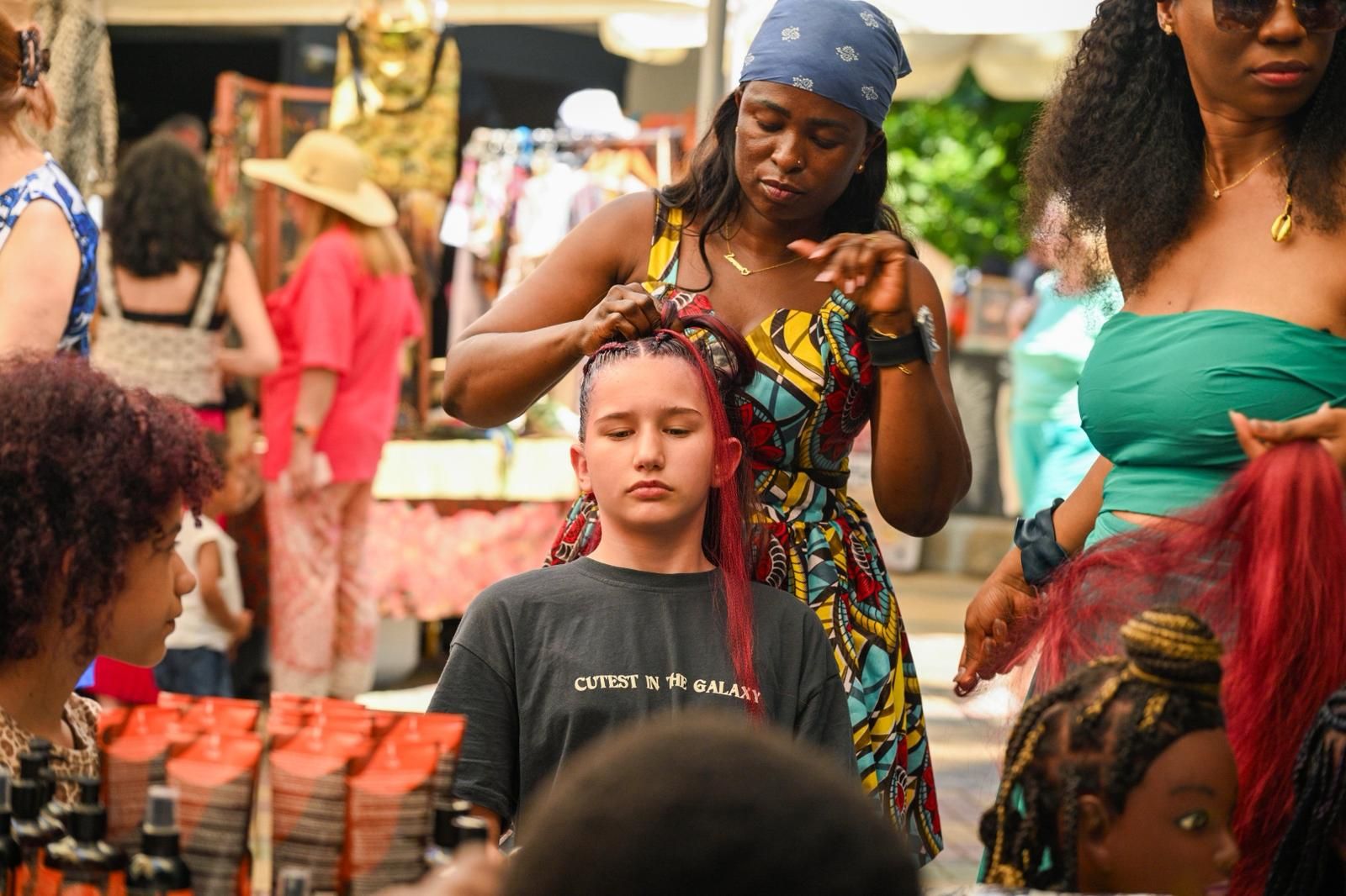 afro festival Počeo Afro festival u Beogradu: Živa scena susreta umetnosti, muzike, dizajna i savremenog i tradicionalnog stvaralaštva 2