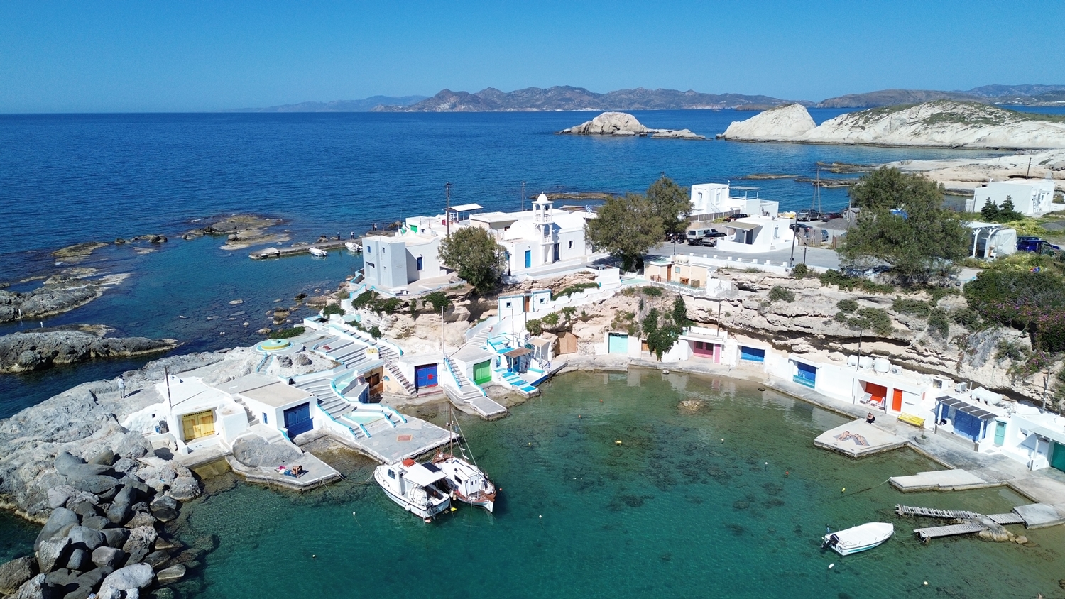 Daleko od gužvi Santorinija: Zašto je ostrvo Milos najlepše čuvana tajna Egejskog mora 3 Daleko od gužvi Santorinija: Zašto je ostrvo Milos najlepše čuvana tajna Egejskog mora 2