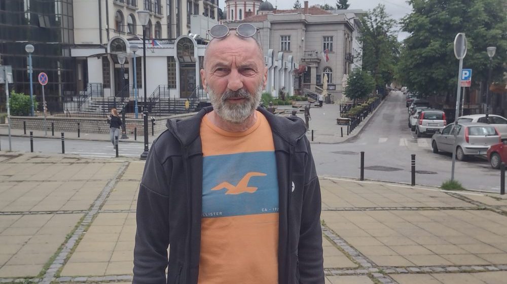 Skup podrške Dušku Đorđeviću koji je dobio otkaz u kragujevačkom Domu omladine posle studentske tribine o Kosovu 13