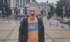 Skup podrške Dušku Đorđeviću koji je dobio otkaz u kragujevačkom Domu omladine posle studentske tribine o Kosovu 13