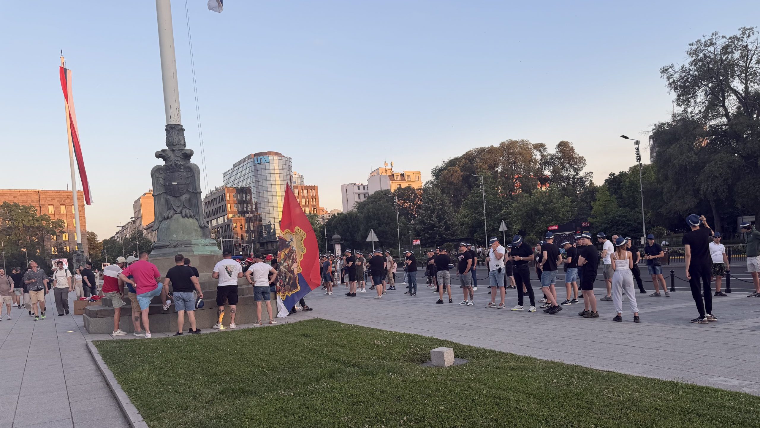 ANEM: Veran Matić napadnut sinoć ispred Skupštine Srbije dok je snimao okupljanje građana 2