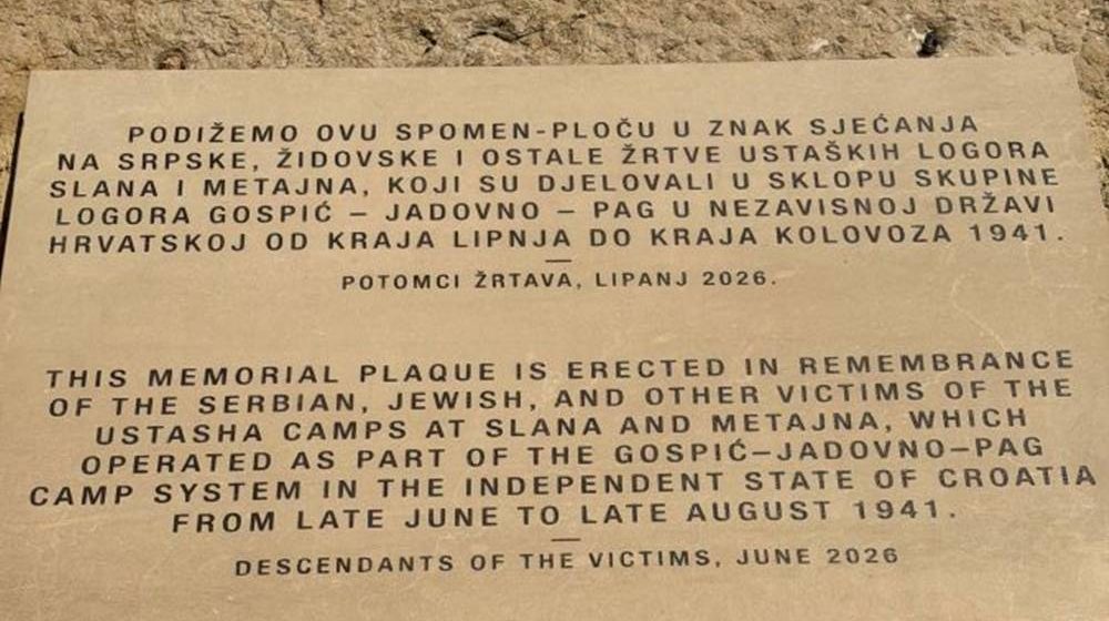 Obnovljena spomen-ploča žrtvama ustaških logora postavljena je u uvali Slana na ostrvu Pagu, povodom obeležavanja 85. godišnjice osnivanja logora Gospić-Jadovno-Pag.