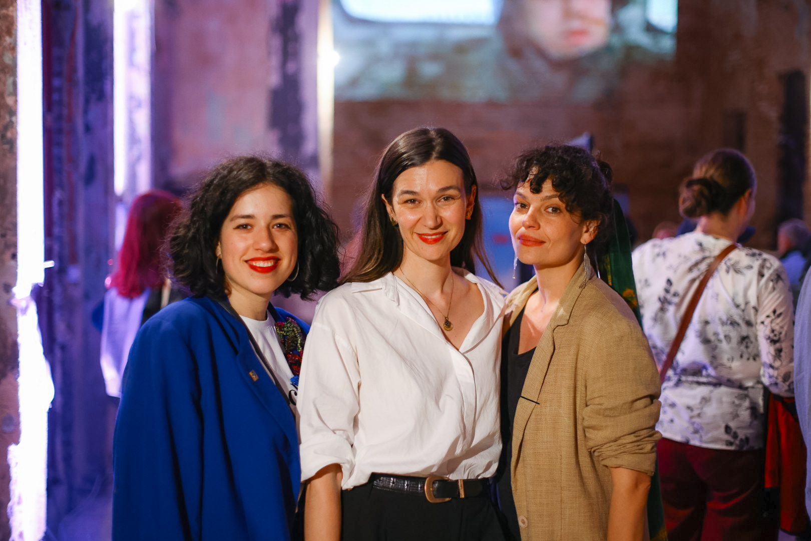 Počeo je peti Sarajevo Photography Festival: Prvi dan obeležila izložba Oskarovca Danisa Tanovića povodom 25 godina filma „Ničija zemlja” 3 Počeo je peti Sarajevo Photography Festival: Prvi dan obeležila izložba Oskarovca Danisa Tanovića povodom 25 godina filma „Ničija zemlja” 2