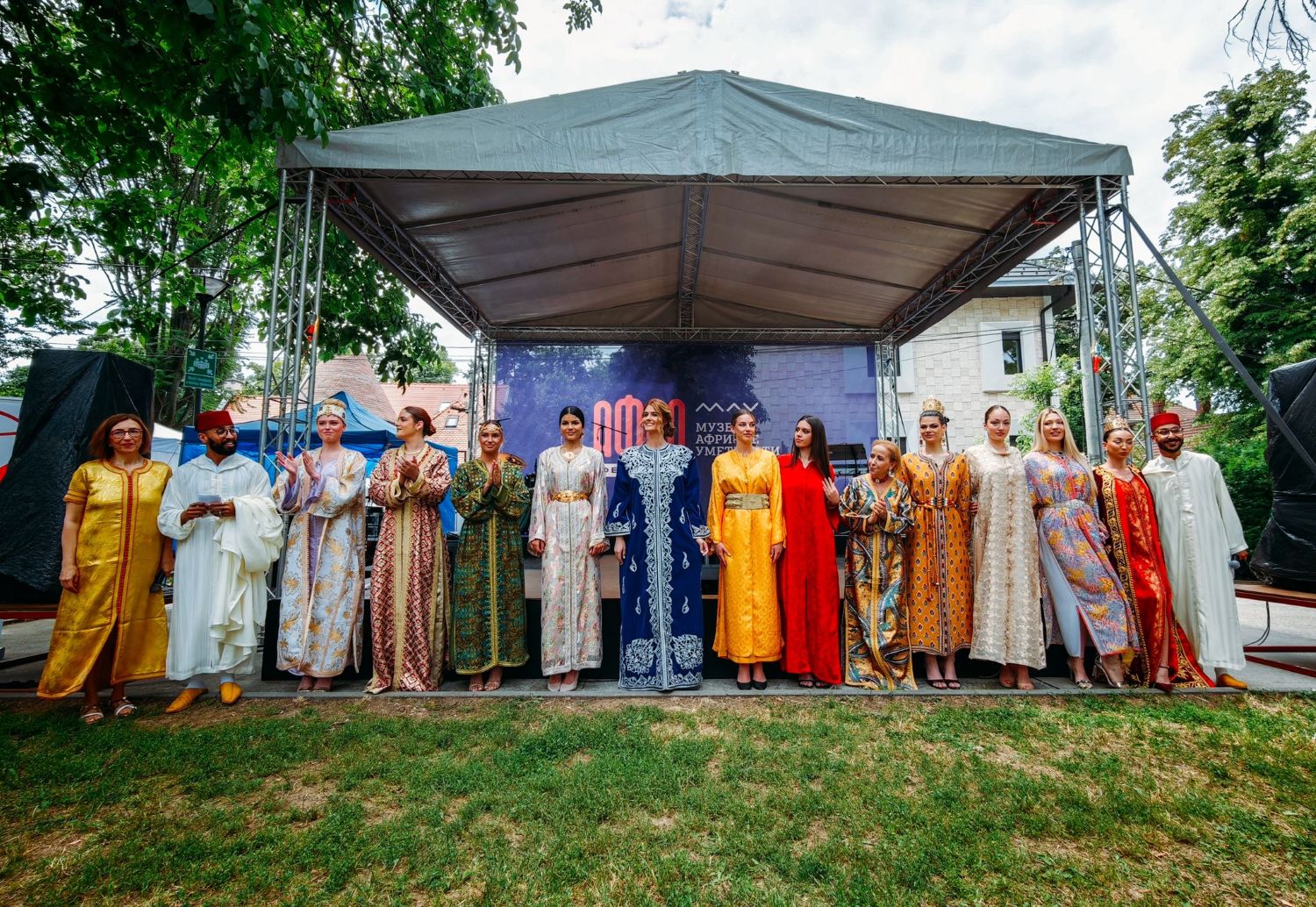 afro festival Održan Afro festival: Rekordna poseta, vredna donacija marokanskog kaftana i nastup Les Amazones d’Afrique u završnici 2
