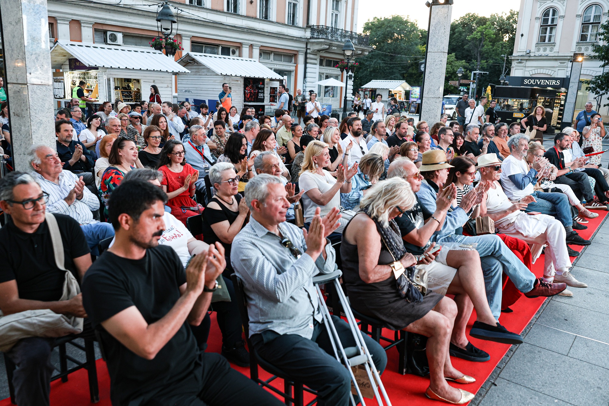 Dodelom nagrade „Živojin Žika Pavlović“ Lordanu Zafranoviću svečano otvoren 2. Balkanski festival filmske režije 3 Dodelom nagrade „Živojin Žika Pavlović“ Lordanu Zafranoviću svečano otvoren 2. Balkanski festival filmske režije 3
