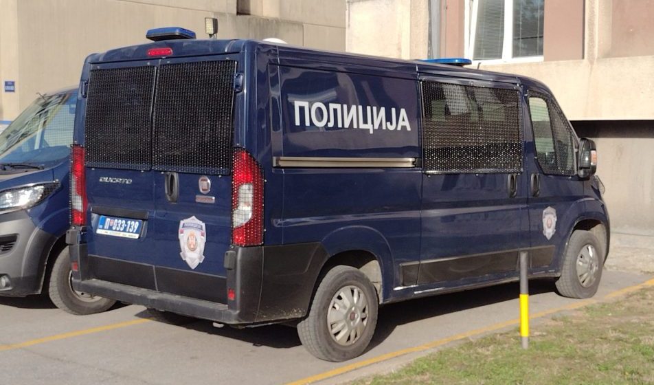 Uhapšen Aranđelovčanin sa 35.000 evra, kokainom, heroinom i vozilom za koji se sumnja da je stečeno prodajom narkotika 10