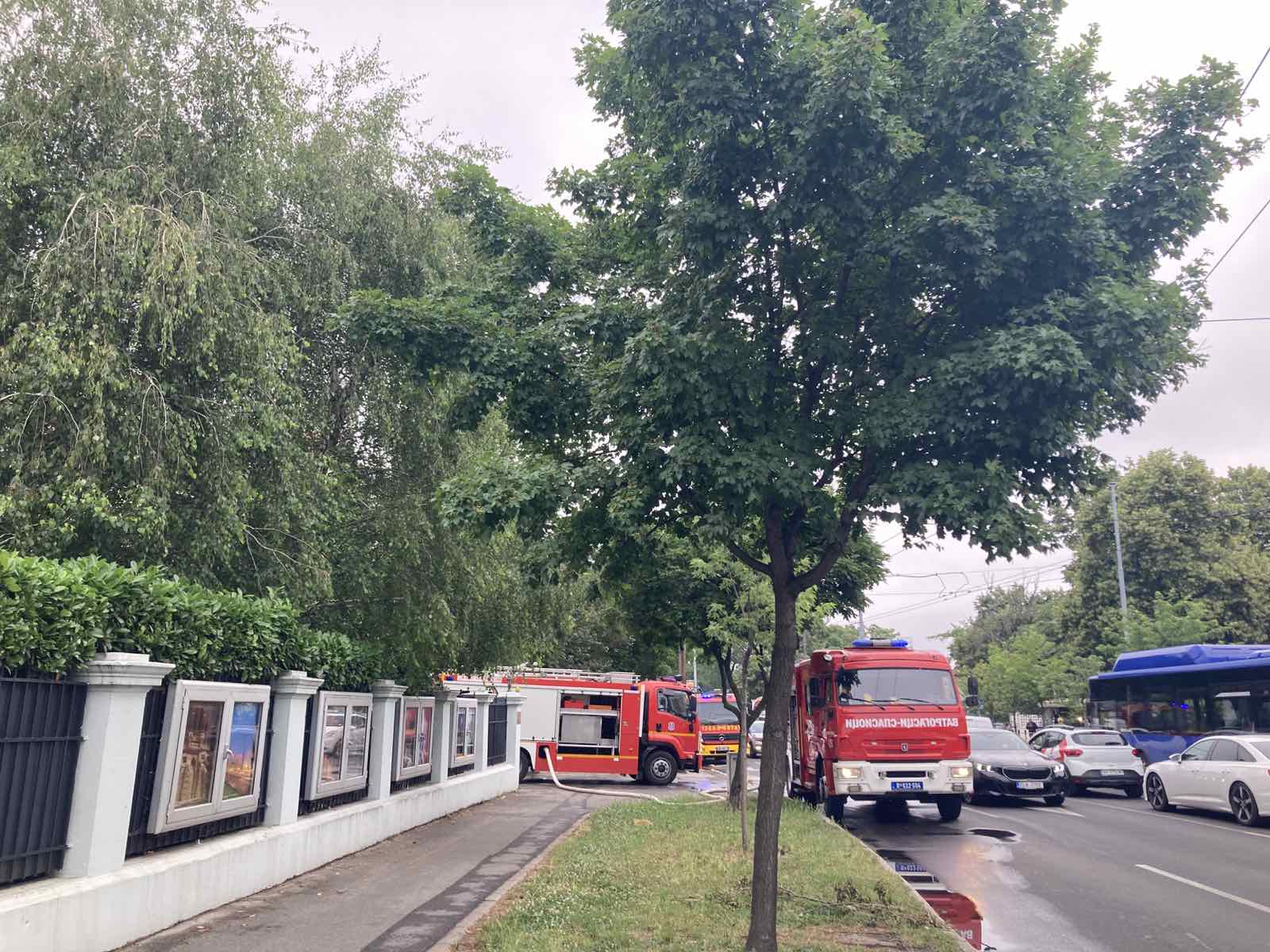Ugašen požar u ambasadi Pakistana na Dedinju 2