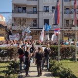 Protiv nasilja i grube politizacije obrazovanja: Protest Unije sindikata prosvetnih radnika Kragujevca ispred Školske uprave 4