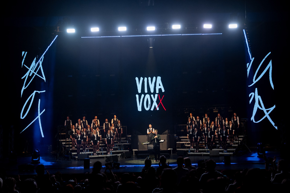 Tri muzičke večeri u Botaničkoj bašti: Horovi pobeđuju, (ne)normalni i ABBA Tribute 2 Tri muzičke večeri u Botaničkoj bašti: Horovi pobeđuju, (ne)normalni i ABBA Tribute 2