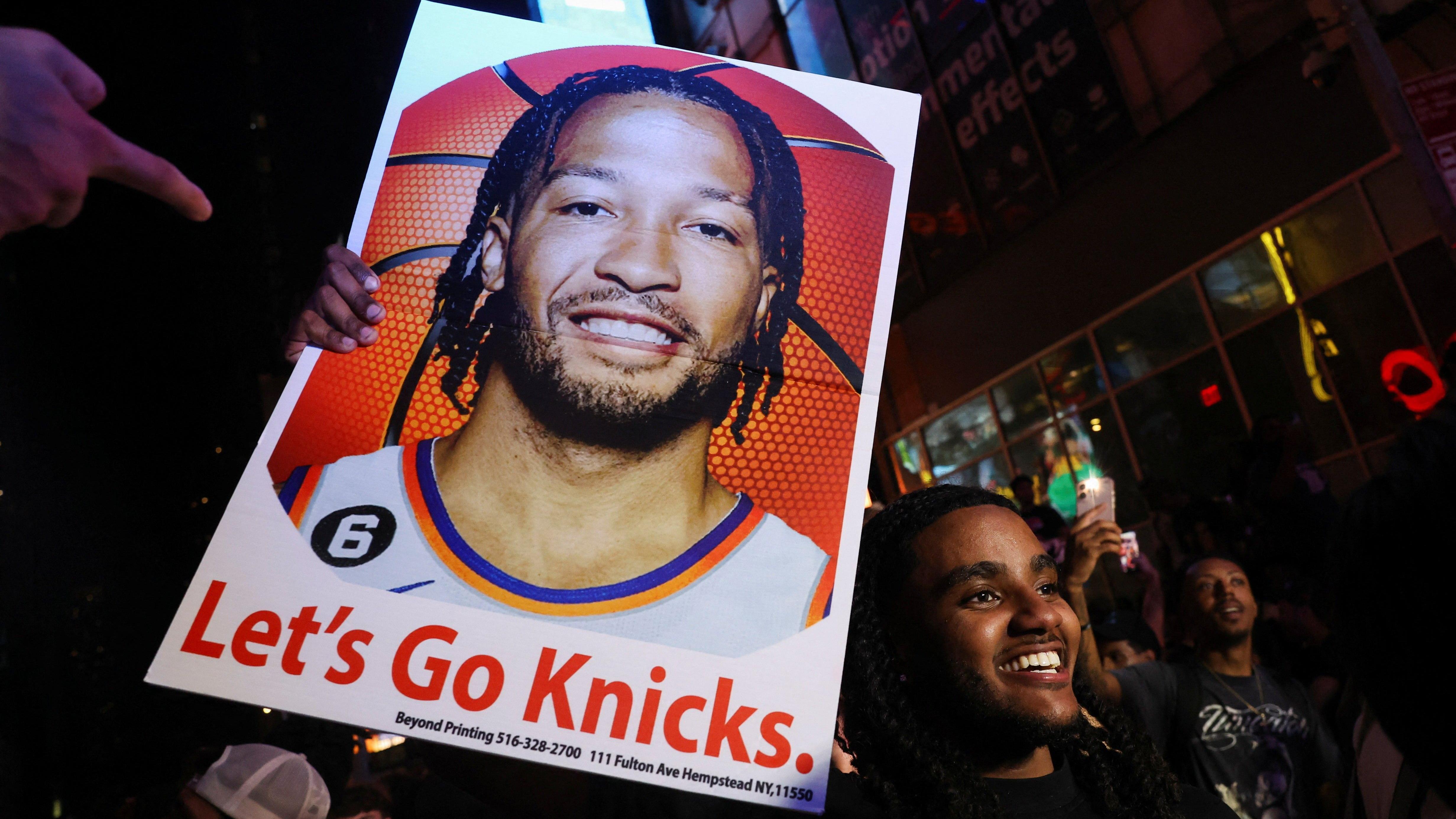 Njujork Niks osvojili NBA šampionat posle više od pola veka 3 Njujorčanin s posterom Džejlena Bransona
