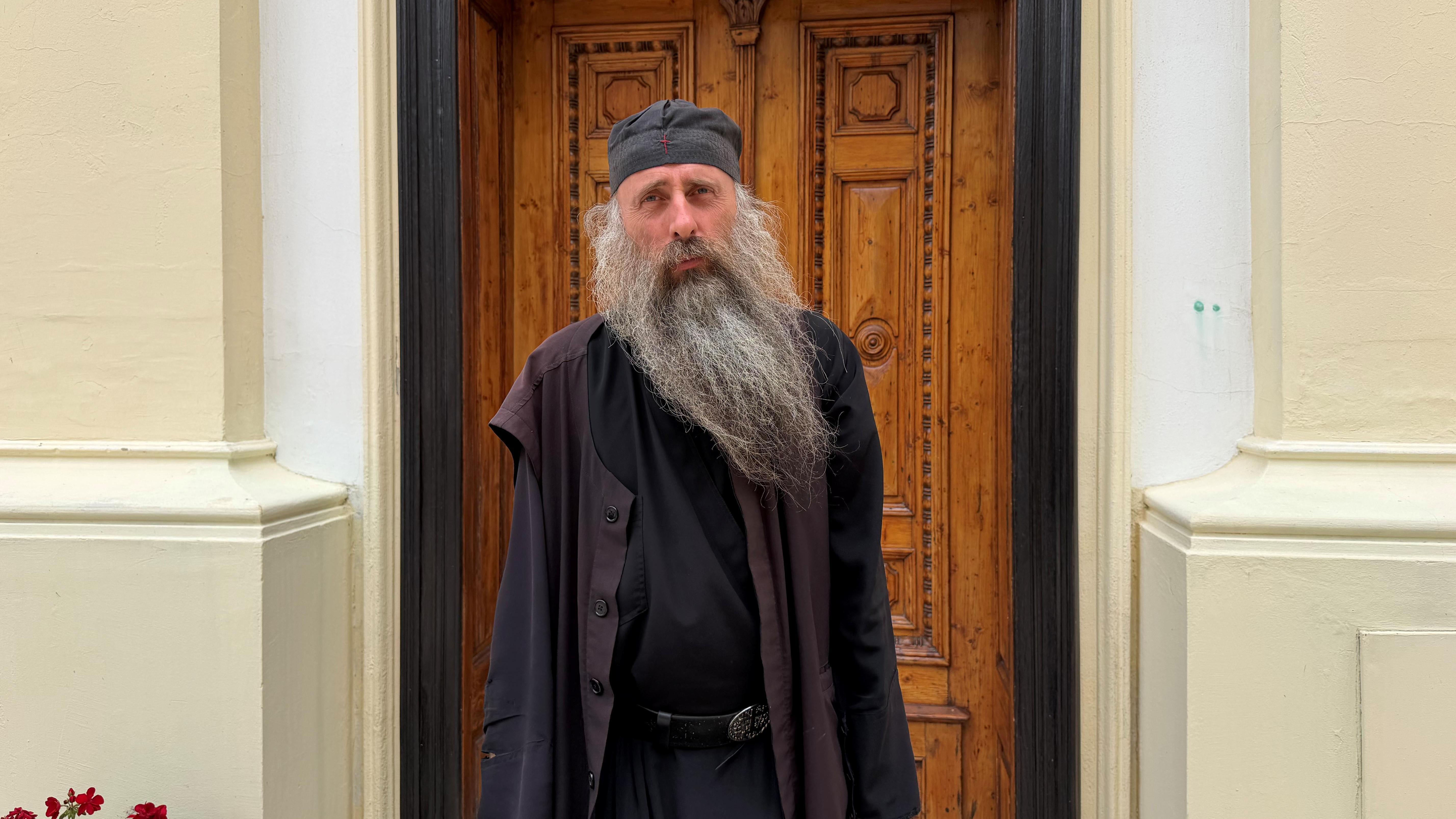 Manastir u pančevačkoj rafineriji: 'Do ograde jedan svet, iza ograde drugi' 1 Jeromonah Teodor, iguman manastira Vojlovica
