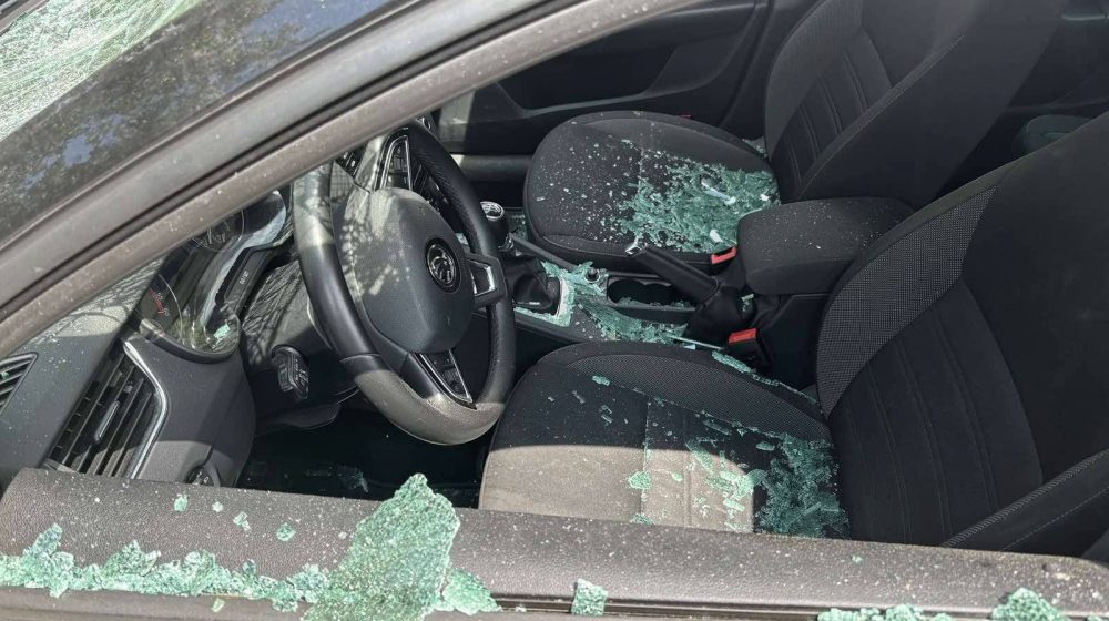 Vandalizovan automobil sina Dinka Gruhonjića u Novom Sadu (FOTO) 1