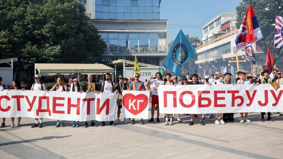 Rojters o skupu u Kraljevu: Srbi nastavili proteste posle izjave predsednika Vučića da odlazi 11