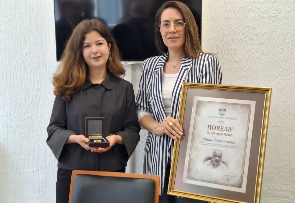 Maša Radenković i Nina Vujošević Niška opština Medijana peti put uručila nagradu "Doktor Miodrag Lazić": Sve desetke studentkinje Maše Radenković 2