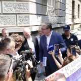 Šta je Vučić rekao radnicima GSP-a koji su mu predali peticiju? 5