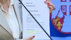 marinika tepic dokument mediji Marinika Tepić u holu Skupštine pokazala dokumenta o Vučićevoj "mreži za upravljanje medijima" 2