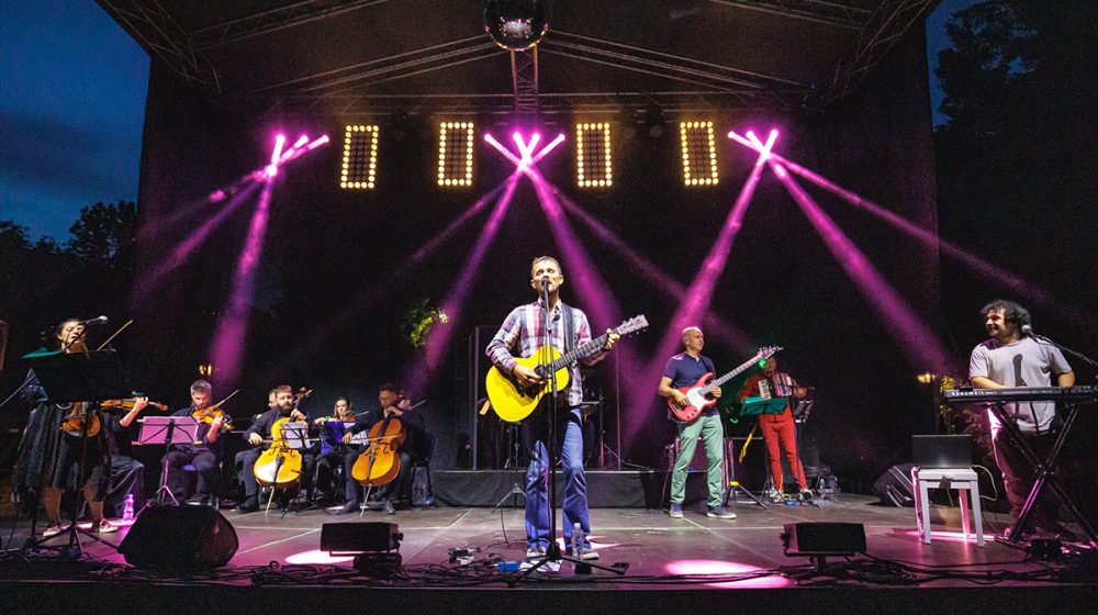 Tri muzičke večeri u Botaničkoj bašti: Horovi pobeđuju, (ne)normalni i ABBA Tribute 1