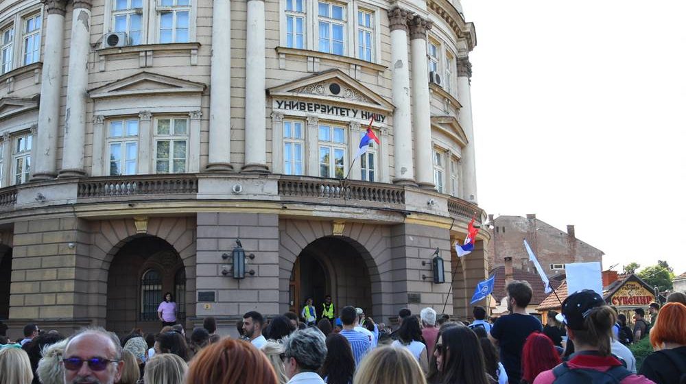 "Odbor za Statutarna pitanja dao pozitivno mišljenje o integraciji spornog Fakulteta srpskih studija u Univerzitet u Nišu": Studenti u blokadi Filozofskog 10