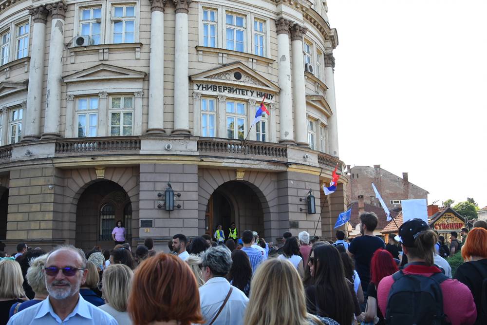 Studenti i građani u Nišu protestom zatražili vraćanje tri departmana Filozofskom fakultetu 2