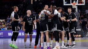 (VIDEO) Incidenti na tribinama uoči početka meča Partizan - Dubai 1 Partizan - Dubai, Foto: Luka Milosavljevic / Starsport
