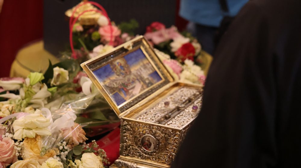 Ispraćaj Pojasa Presvete Bogorodice koji se vraća u Manastir Vatoped danas iz Hrama Svetog Save 7