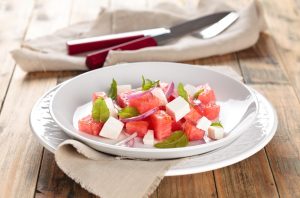 Lubenica na slani način: Letnja salata koja iznenađuje kontrastom ukusa