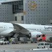 Prednji deo aviona Lufthanze u Frankfurtu pao na zemlju 6