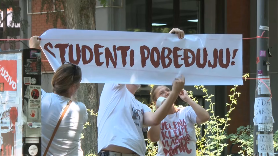 "Ovde je sve počelo": Studentski protest u Novom Sadu, postavljanje štandova pred glavni deo programa 9