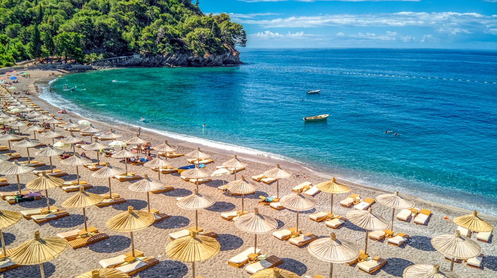 36 plaža u Crnoj Gori dobilo je Plavu zastavicu za 2026. godinu: Vodič kroz kupališta na kojima je more pod posebnom kontrolom 8