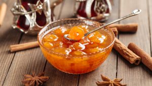 Slatko od belih trešanja – tradicionalni recept za mirisnu zimnicu