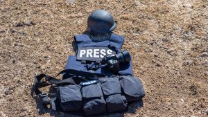 Evropska federacija novinara zatražila oduzimanje nagrade fotografu Stojanoviću za sliku egzekucije Bošnjaka 19 Evropska federacija novinara zatražila oduzimanje nagrade fotografu Stojanoviću za sliku egzekucije Bošnjaka 12