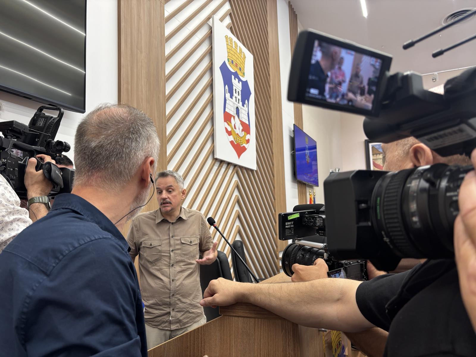 Grupe građana protestuju ispred Skupštine Beograda, na sednicu o budžetu ušli aktivisti iz Mirijeva (FOTO) 4