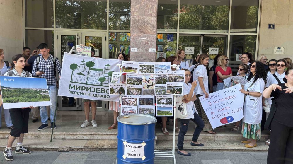 Grupe građana protestuju ispred Skupštine Beograda, održava se sednica o budžetu 11