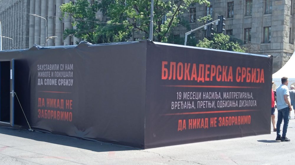 Pogledajte fotografije, šta čeka posetioce SNS skupa kada uđu u "crnu kutiju" (FOTO/VIDEO) 6