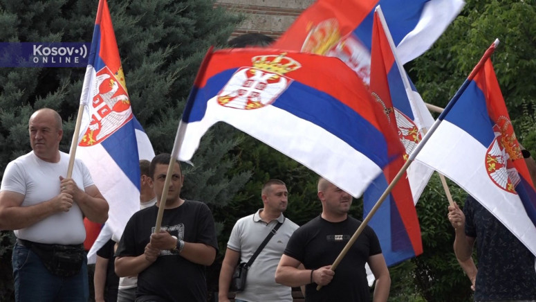 Grupa Srba sa Kosova krenula peške u Kraljevo u znak podrške Vučiću 7