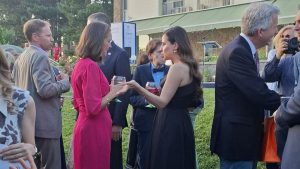 Ko je bio na proslavi rođendana britanskog kralja Čarlsa? (FOTO/VIDEO) 14 Ko je bio na proslavi rođendana britanskog kralja Čarlsa? (FOTO/VIDEO) 9