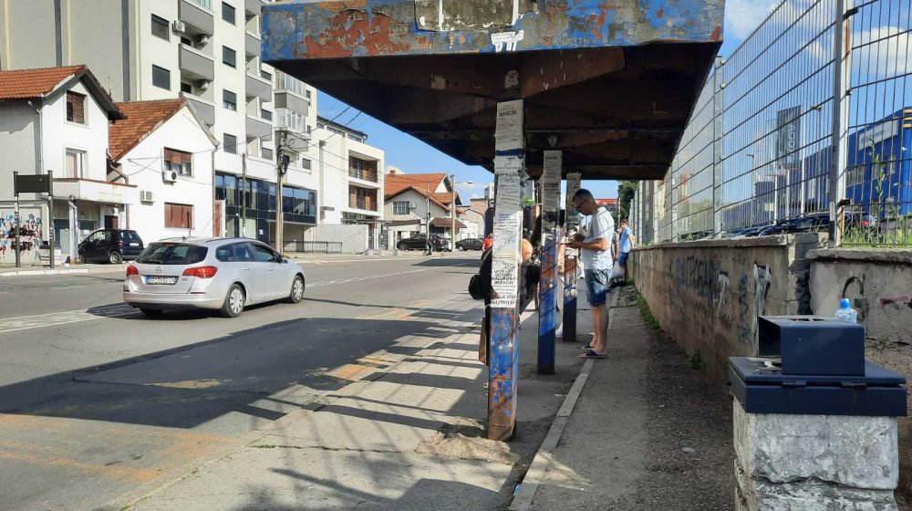 Neke "pečurke" stare i po 40 godina: Nesreća u Mladenovcu pokrenula pitanje održavanja autobuskih stajališta 11