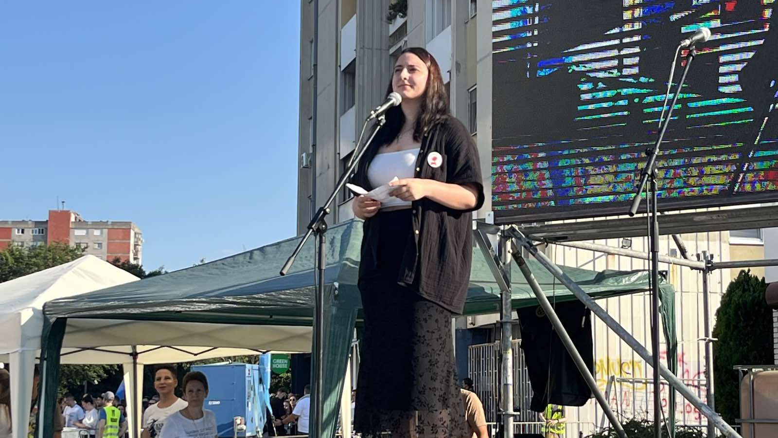 "Plaše se ljudi koji ne veruju njihovim lažima": Studentski protest u Novom Sadu (FOTO, VIDEO) 2 "Plaše se ljudi koji ne veruju njihovim lažima": Studentski protest u Novom Sadu (FOTO, VIDEO) 2