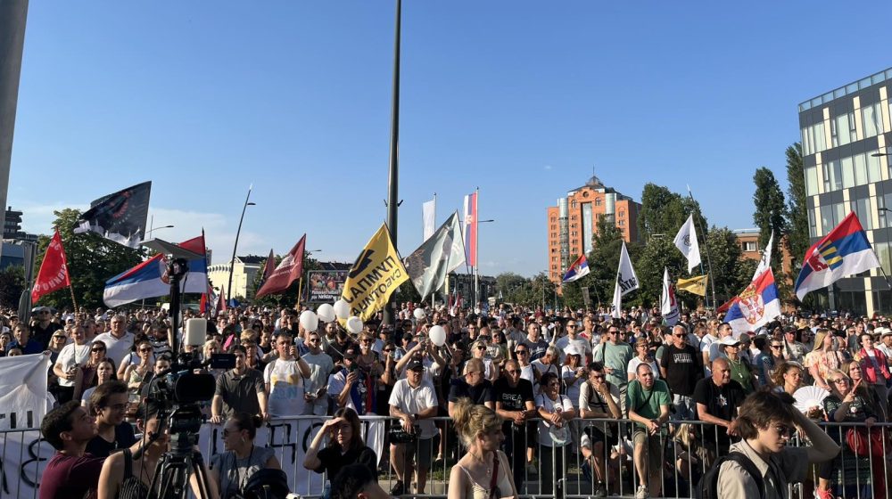 "Plaše se ljudi koji ne veruju njihovim lažima": Studentski protest u Novom Sadu (FOTO, VIDEO) 7
