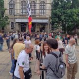 Kada tišina prestaje da bude rešenje: Skup podrške Dušku Đorđeviću na Đačkom trgu u Kragujevcu 4