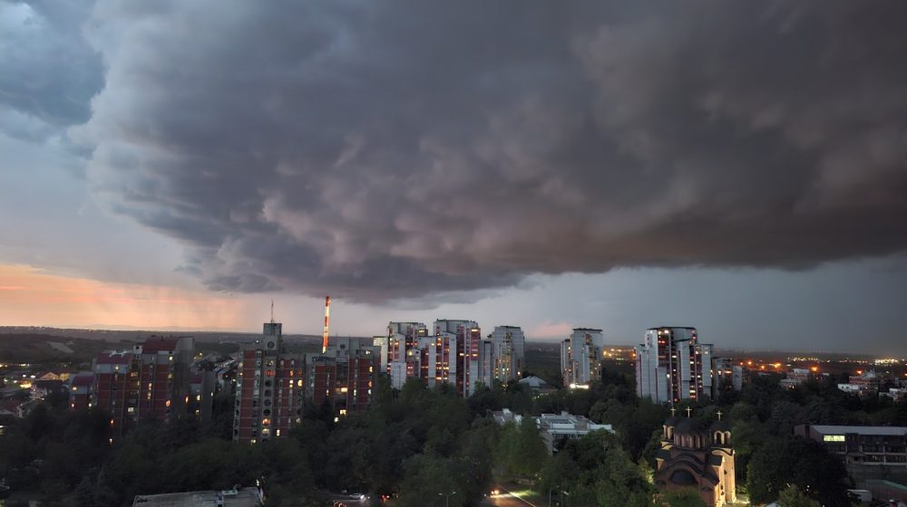 Nevreme zahvatilo Vojvodinu i Beograd: Požari na njivama u Bačkoj, delovi Zemuna bez struje 6