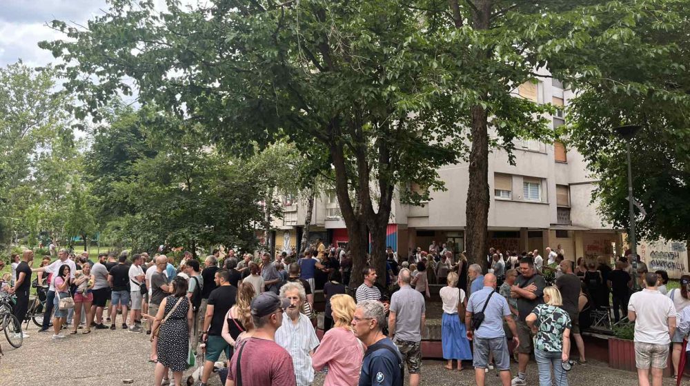 Građani Novog Sada se okupili u znak podrške Dinku Gruhonjiću 8