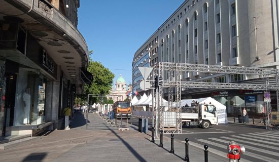 U toku pripreme za miting SNS u centru Beograda, gužve u saobraćaju u okolnim ulicama (FOTO) 6