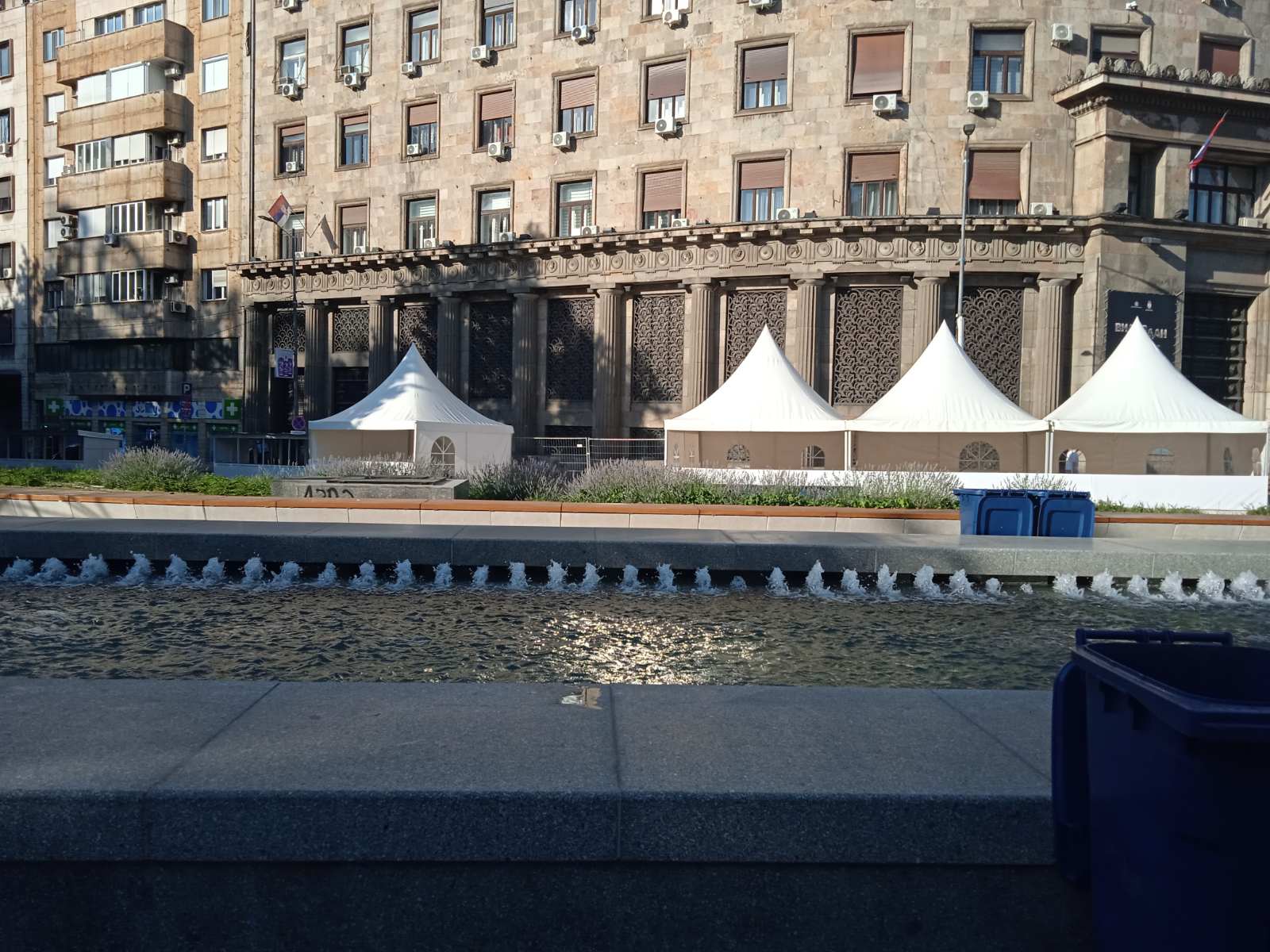 U toku pripreme za miting SNS u centru Beograda, gužve u saobraćaju u okolnim ulicama (FOTO) 2