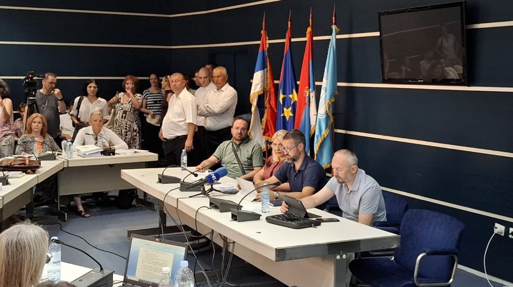 Komisija za planove odbila prigovore na izgradnju "Novog Sada na vodi": Građani i aktivisti pravili buku pa napustili salu 7