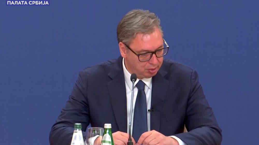 Vučić objavio novi paket mera: Najavljeno povećanje plata i penzija, jednokratna pomoć i novi vaučeri za odmor 13