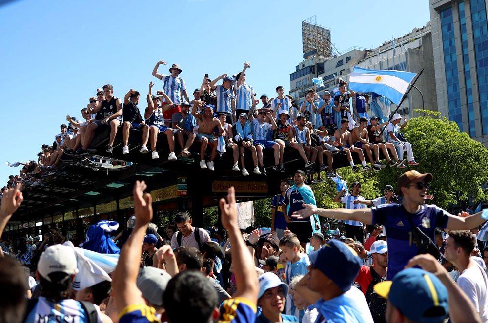Tamo gde je fudbal više od života, a Maradona i Mesi u panteonu najvećih 11 argentinski navijači, argentinski fudbalski navijači