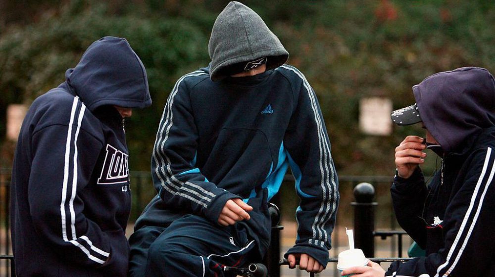 Deca i oružje u Srbiji: 'Šta se mešaš, to su muška posla' 11