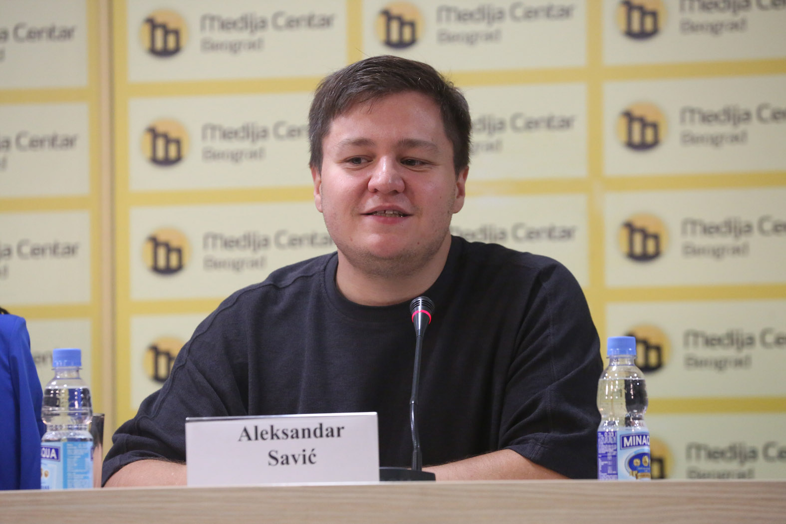 "Da me ne bi ubola u grudi, postavio sam nogu": Dreg kraljica Alexis Plastic za Danas o napadu nožem u autobusu 2 "Da me ne bi ubola u grudi, postavio sam nogu": Dreg kraljica Alexis Plastic za Danas o napadu nožem u autobusu 2