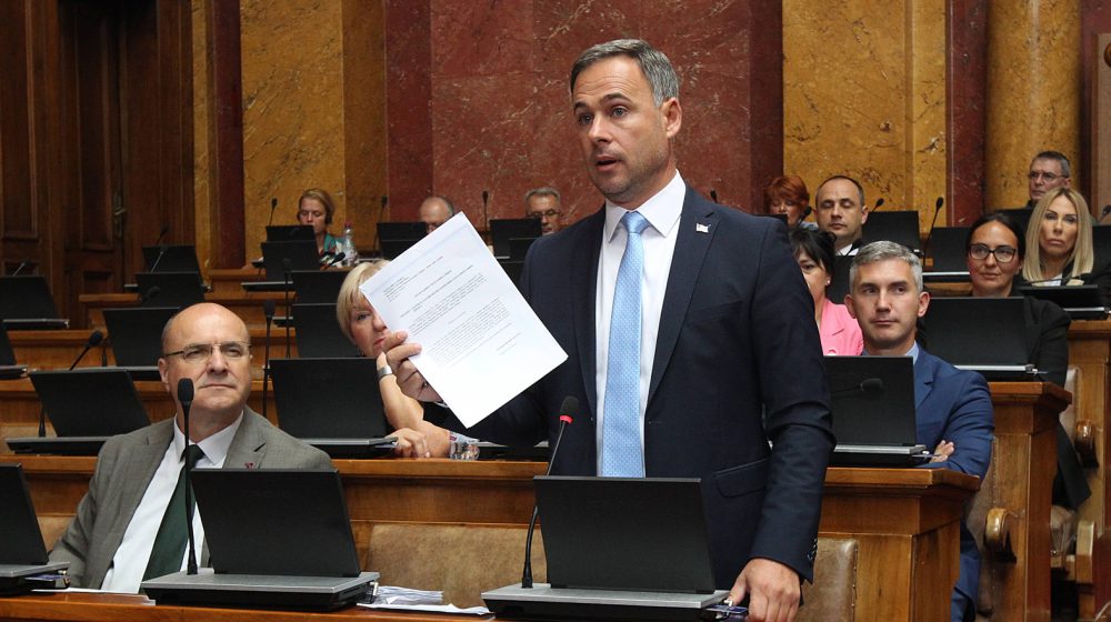 "Da li vam Srbija liči na zemlju koja je opisana u Ustavu": Aleksić u Skupštini o aferama vlasti 10